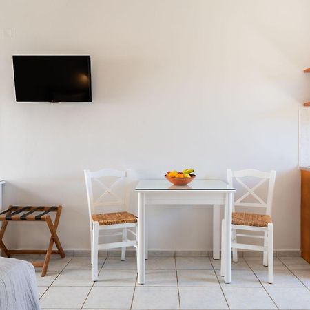 Medousa Studio & Apartments Плакиас Екстериор снимка