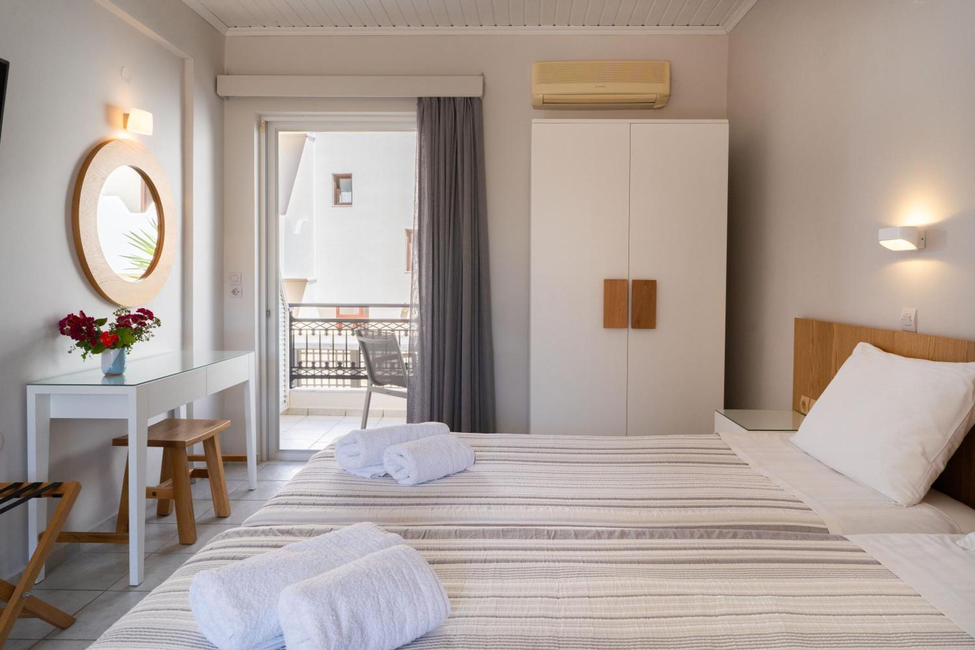 Medousa Studio & Apartments Плакиас Екстериор снимка