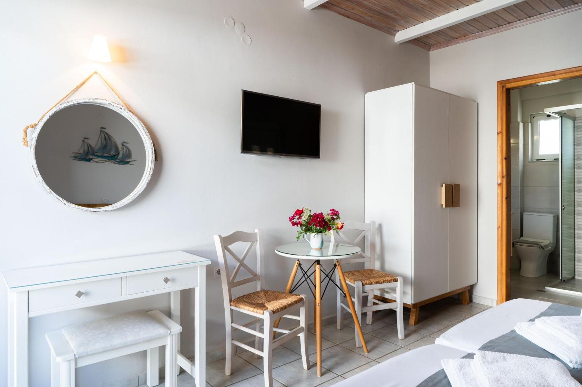 Medousa Studio & Apartments Плакиас Екстериор снимка