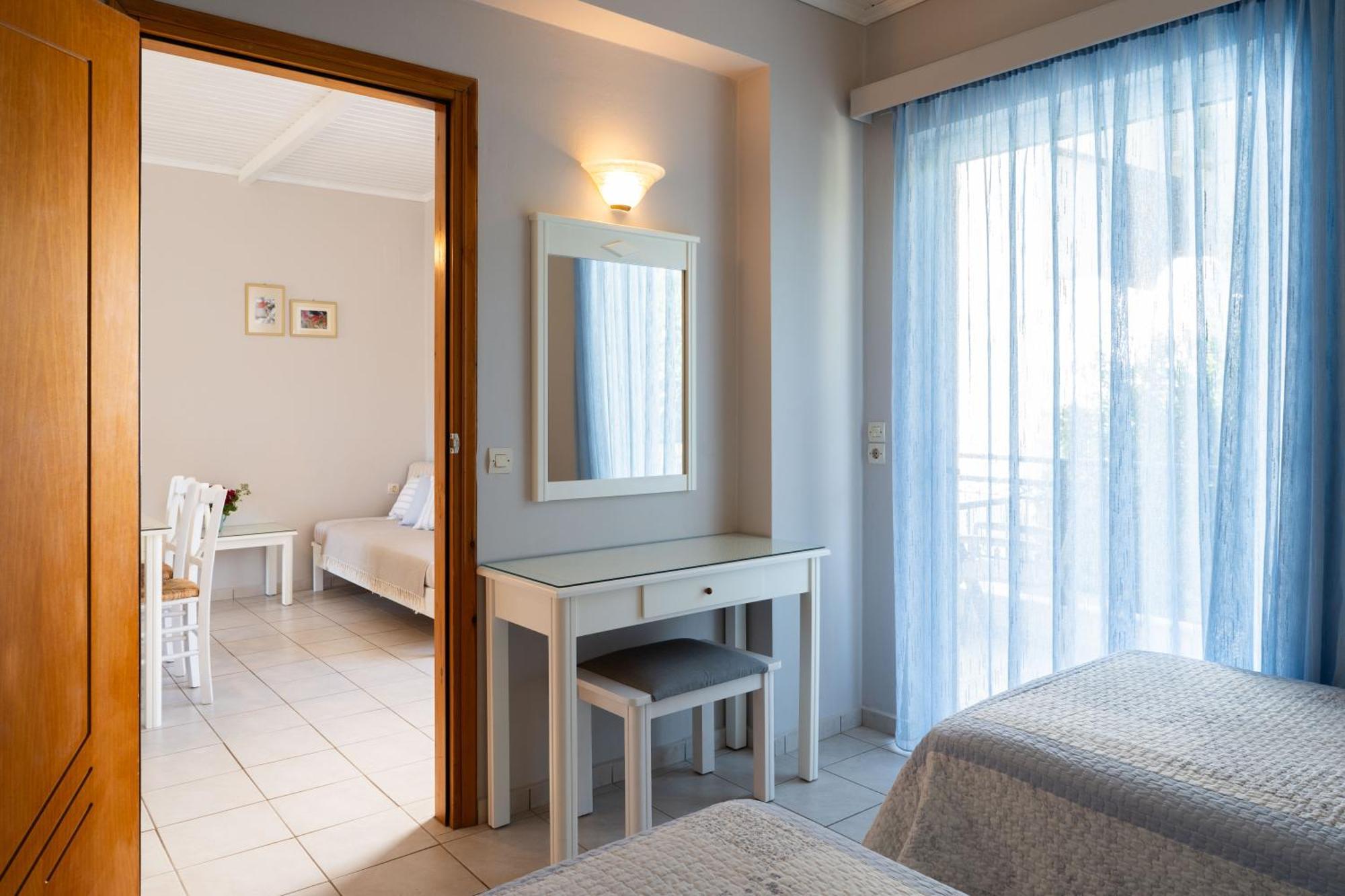 Medousa Studio & Apartments Плакиас Екстериор снимка