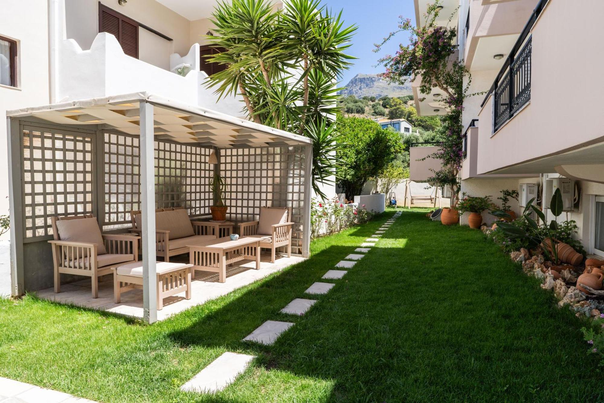 Medousa Studio & Apartments Плакиас Екстериор снимка