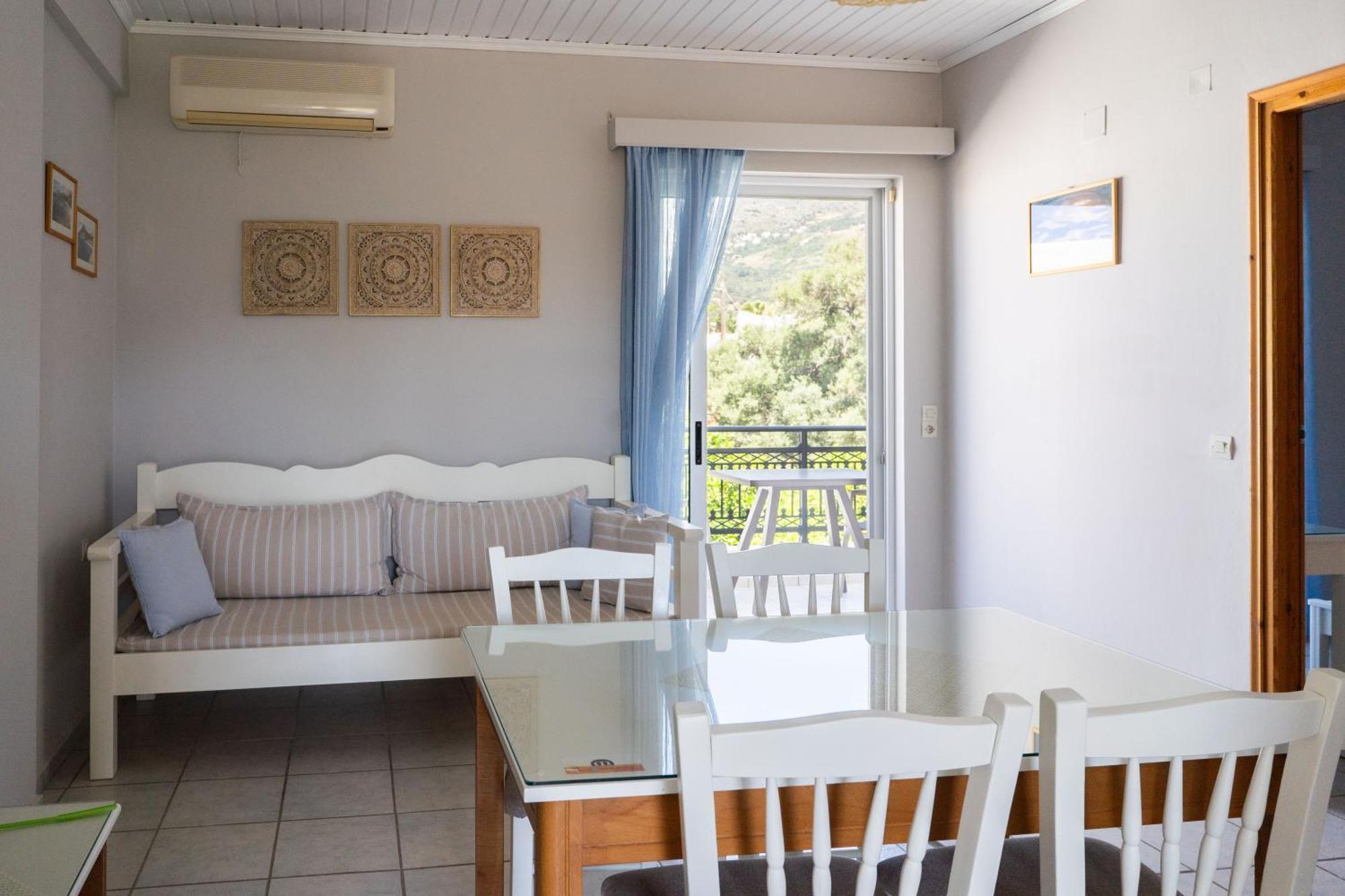 Medousa Studio & Apartments Плакиас Екстериор снимка
