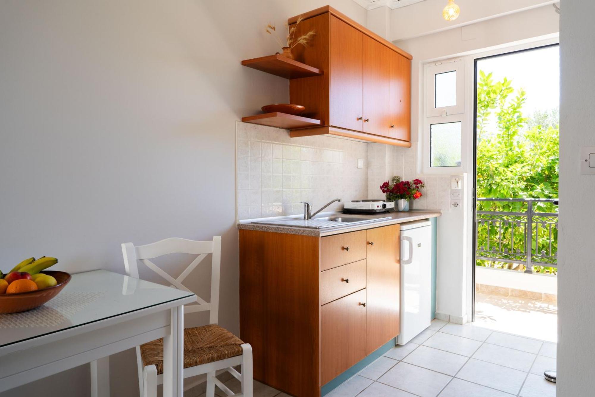 Medousa Studio & Apartments Плакиас Екстериор снимка