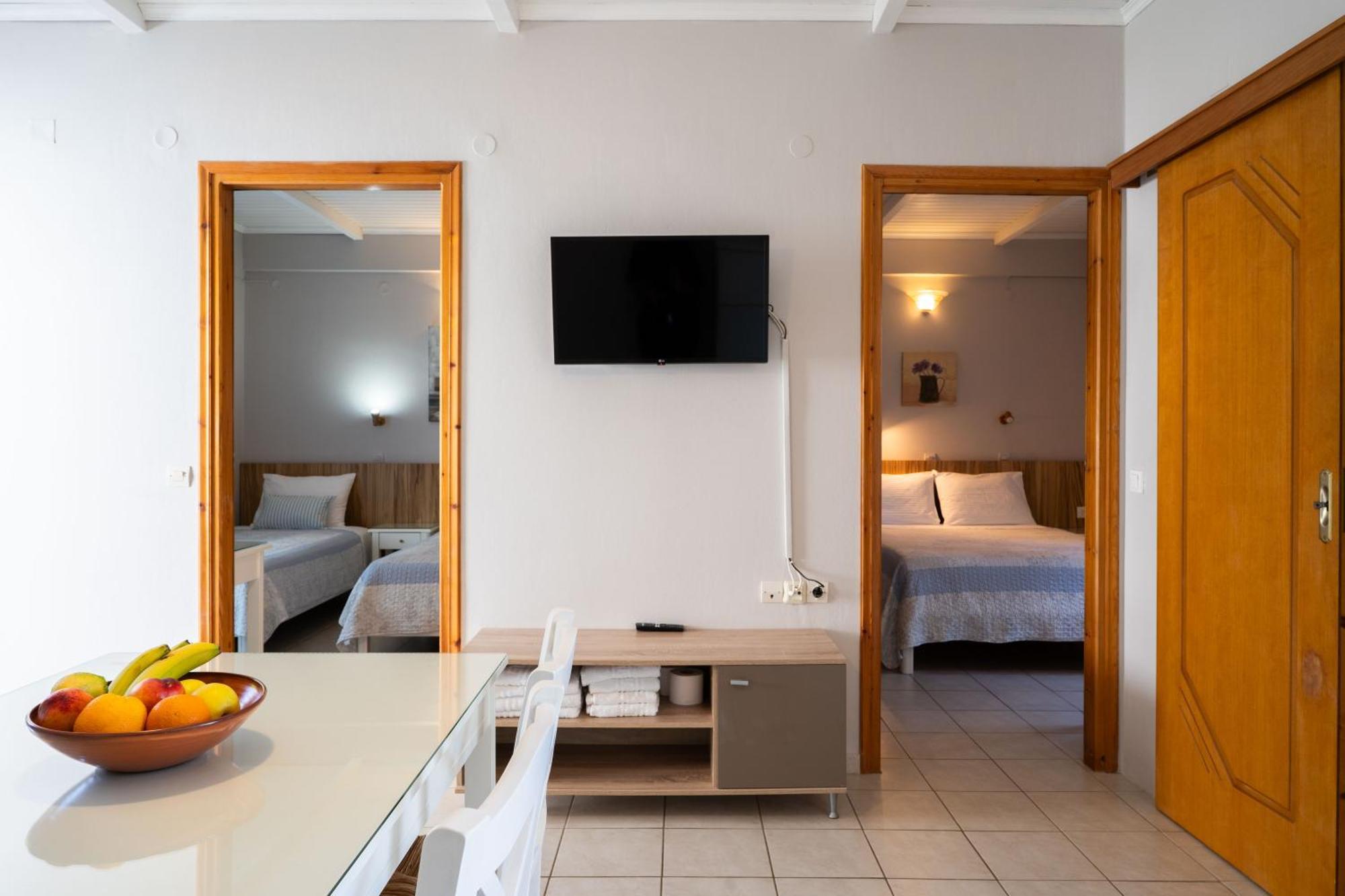 Medousa Studio & Apartments Плакиас Екстериор снимка