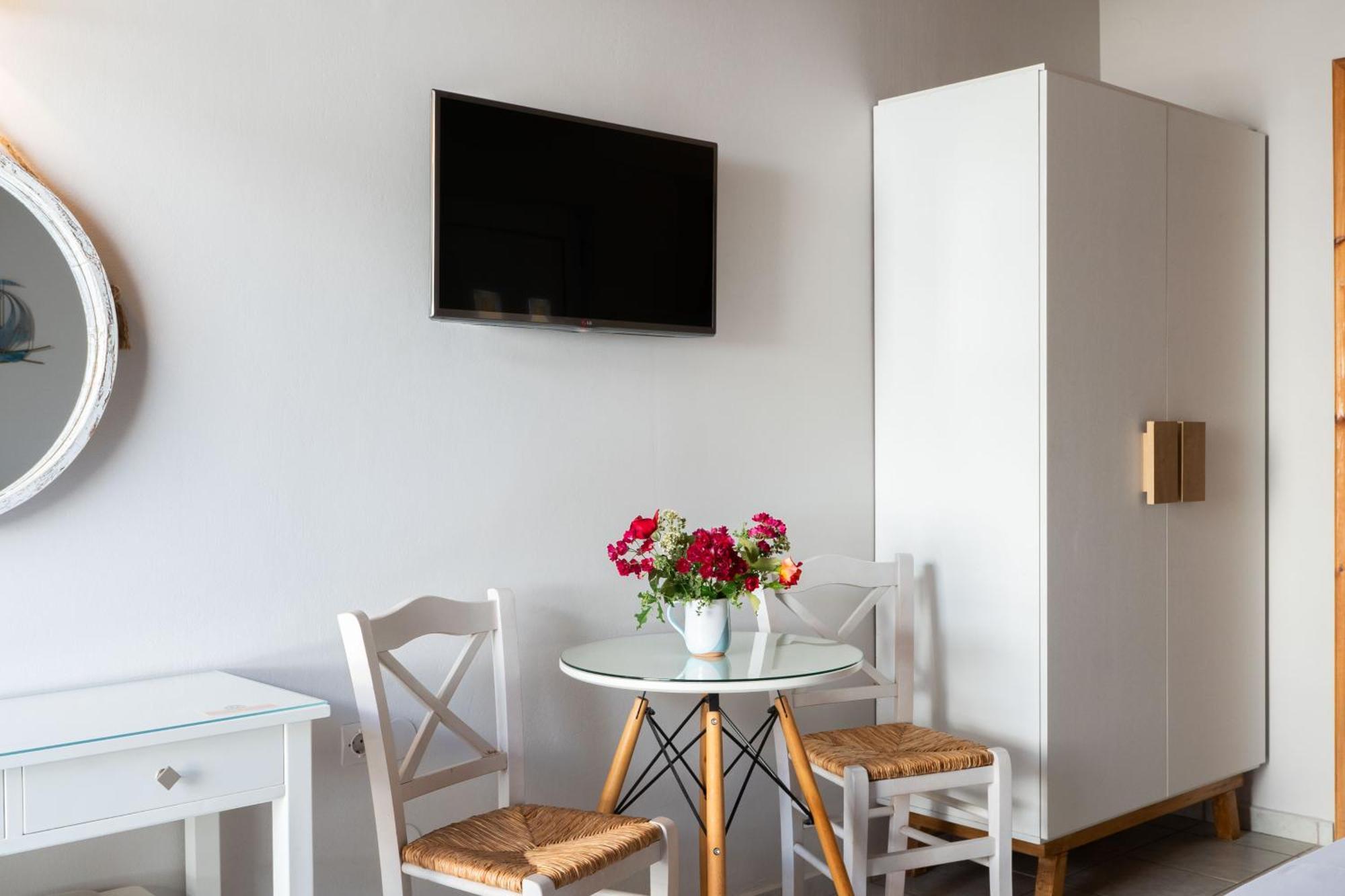 Medousa Studio & Apartments Плакиас Екстериор снимка
