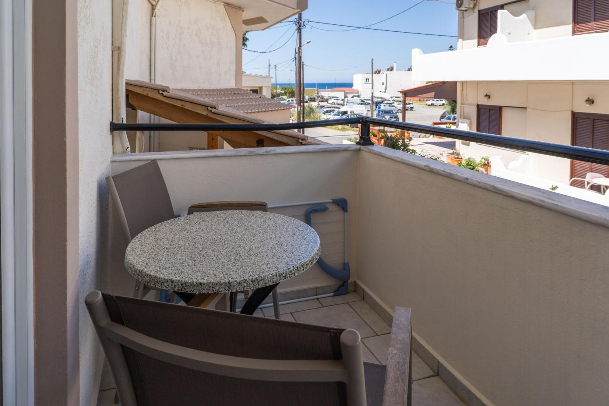 Medousa Studio & Apartments Плакиас Екстериор снимка