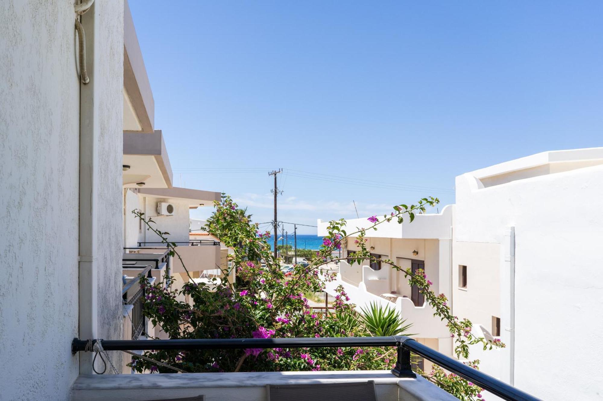 Medousa Studio & Apartments Плакиас Екстериор снимка