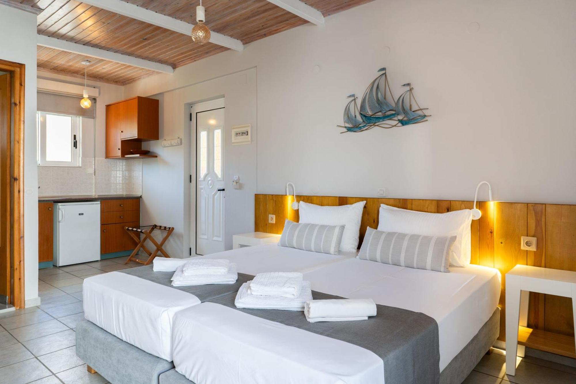 Medousa Studio & Apartments Плакиас Екстериор снимка