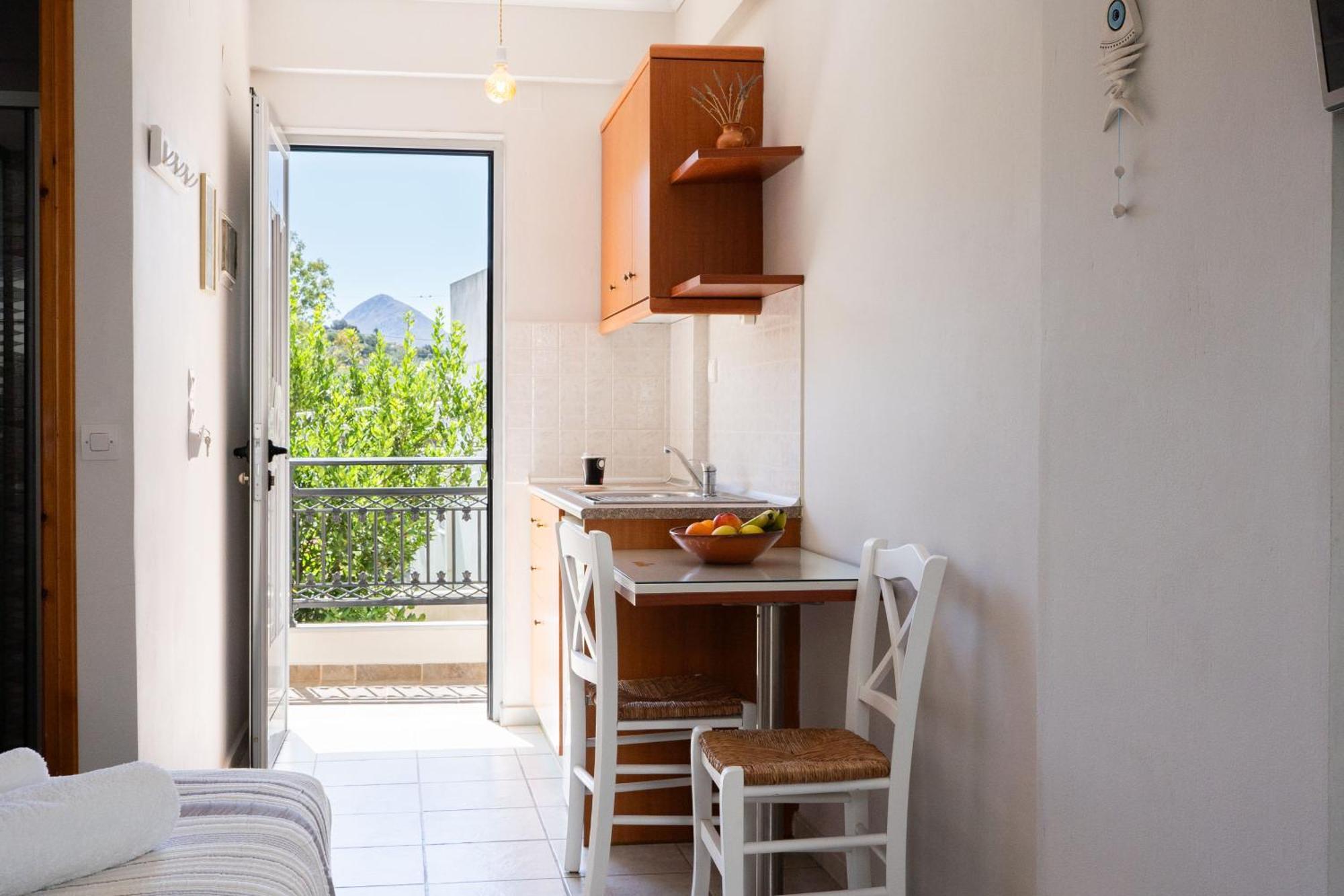 Medousa Studio & Apartments Плакиас Екстериор снимка