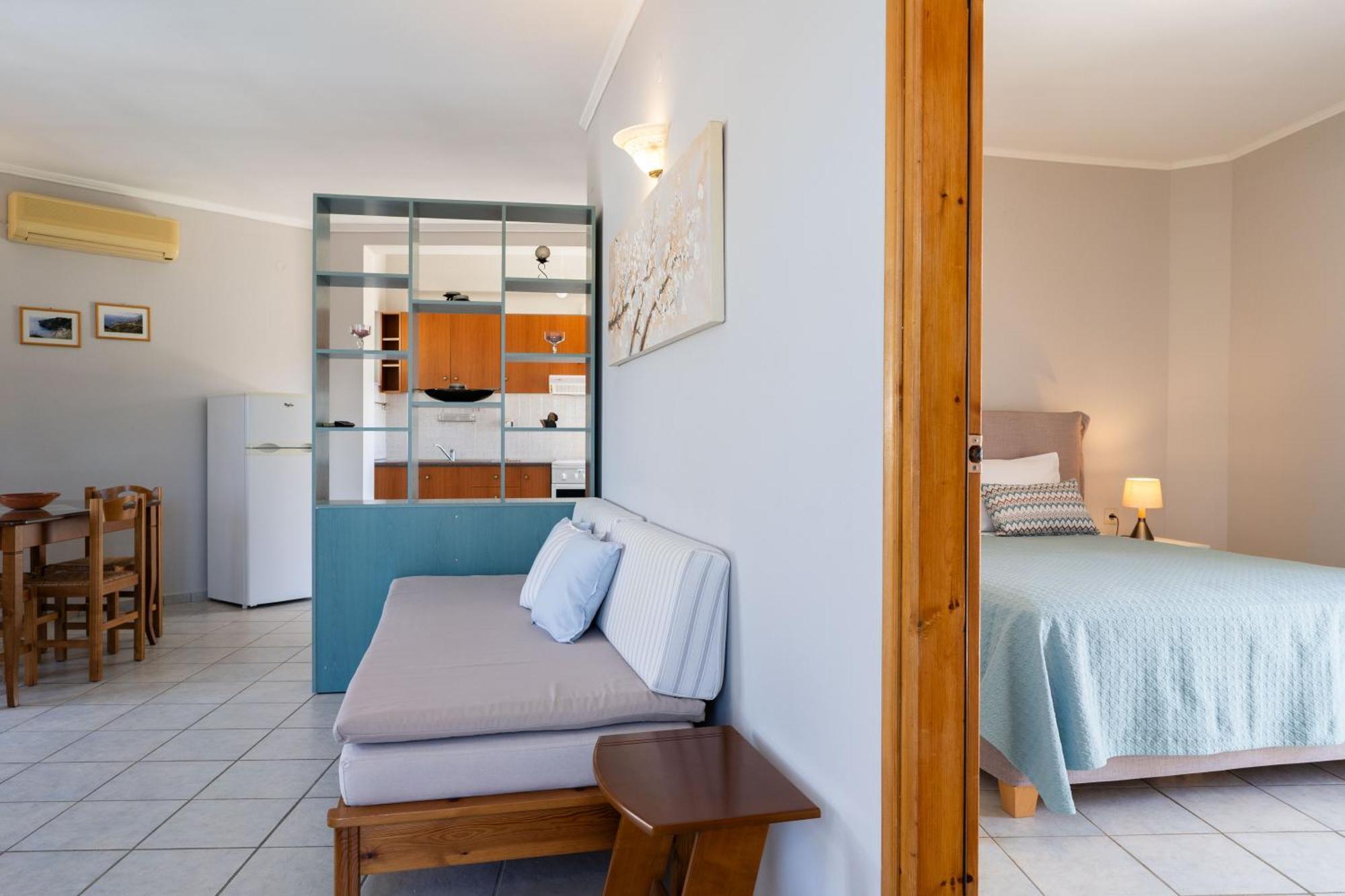 Medousa Studio & Apartments Плакиас Екстериор снимка