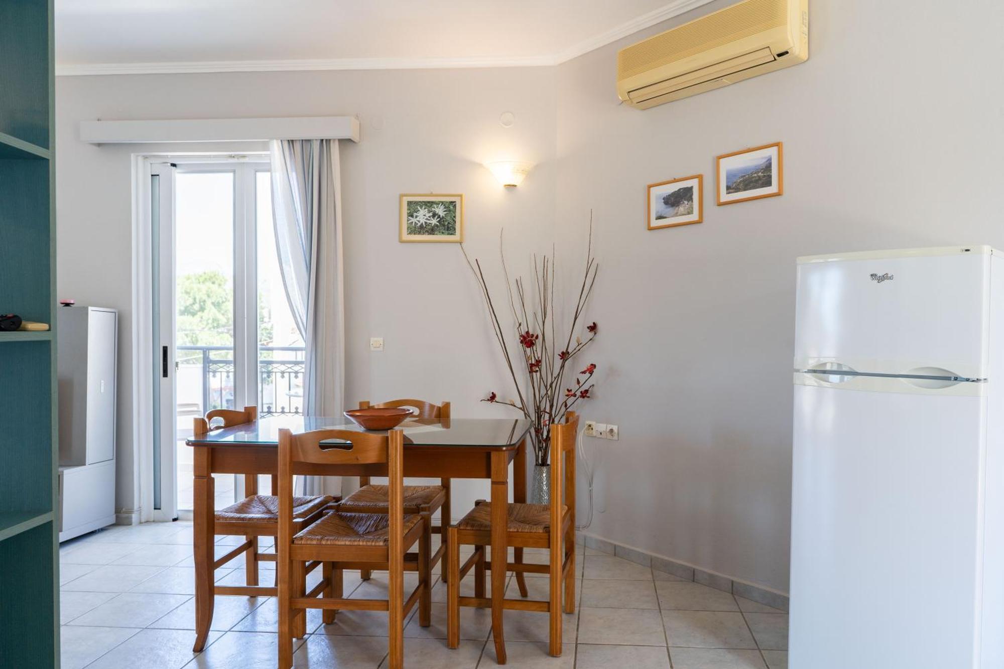 Medousa Studio & Apartments Плакиас Екстериор снимка