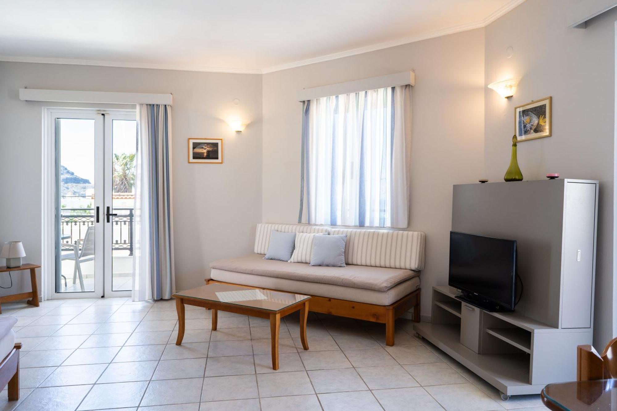 Medousa Studio & Apartments Плакиас Екстериор снимка