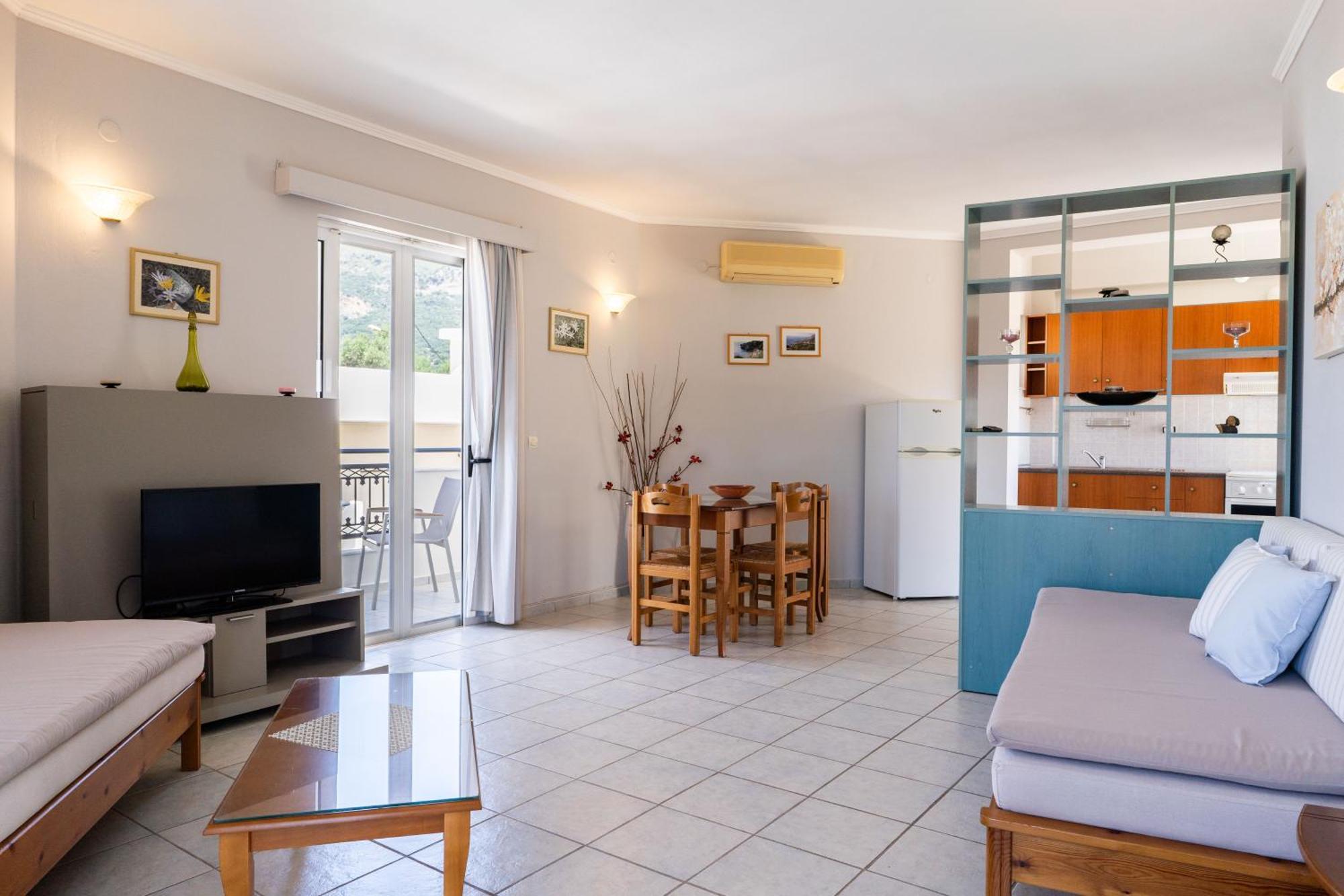 Medousa Studio & Apartments Плакиас Екстериор снимка