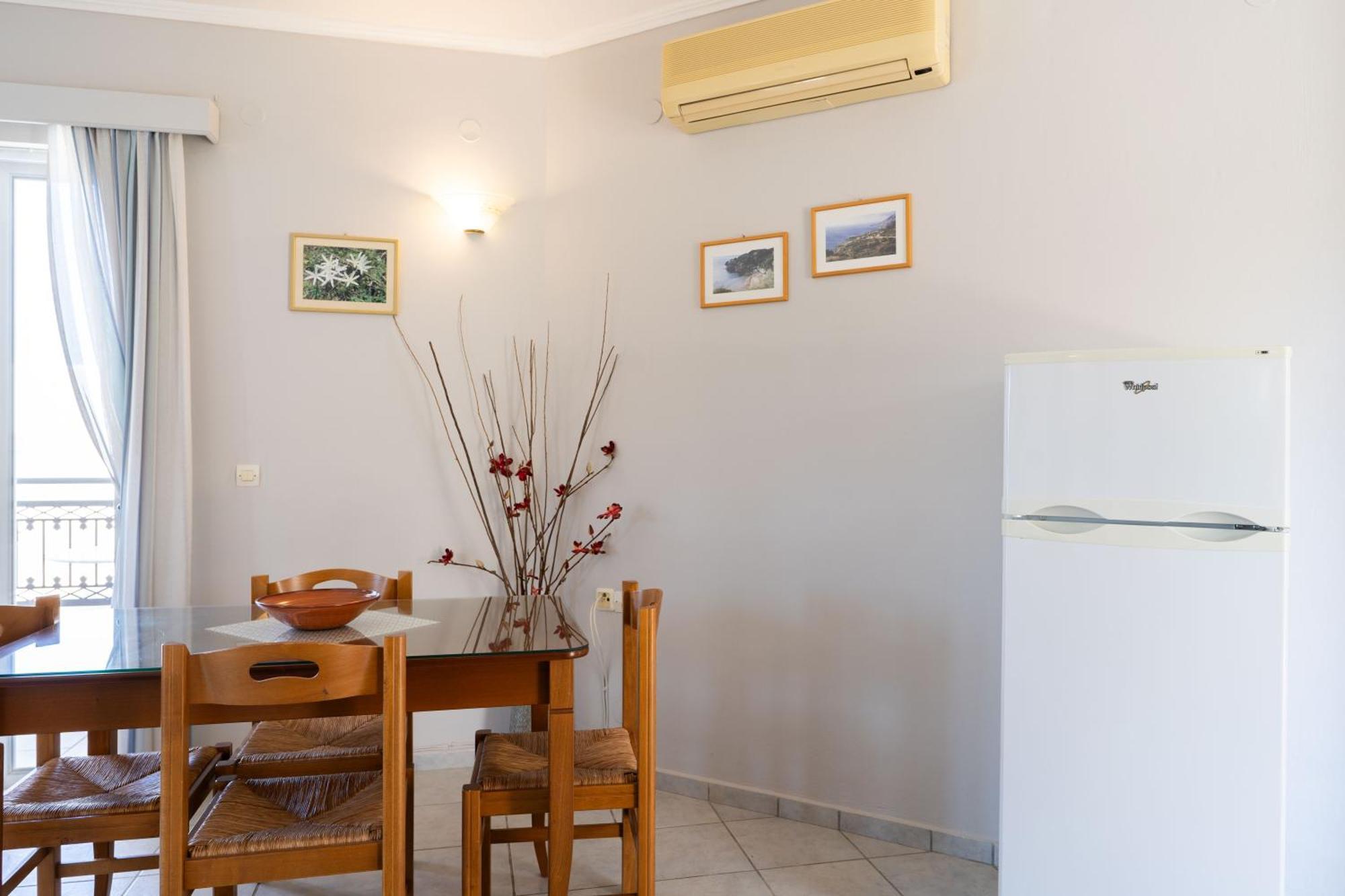 Medousa Studio & Apartments Плакиас Екстериор снимка