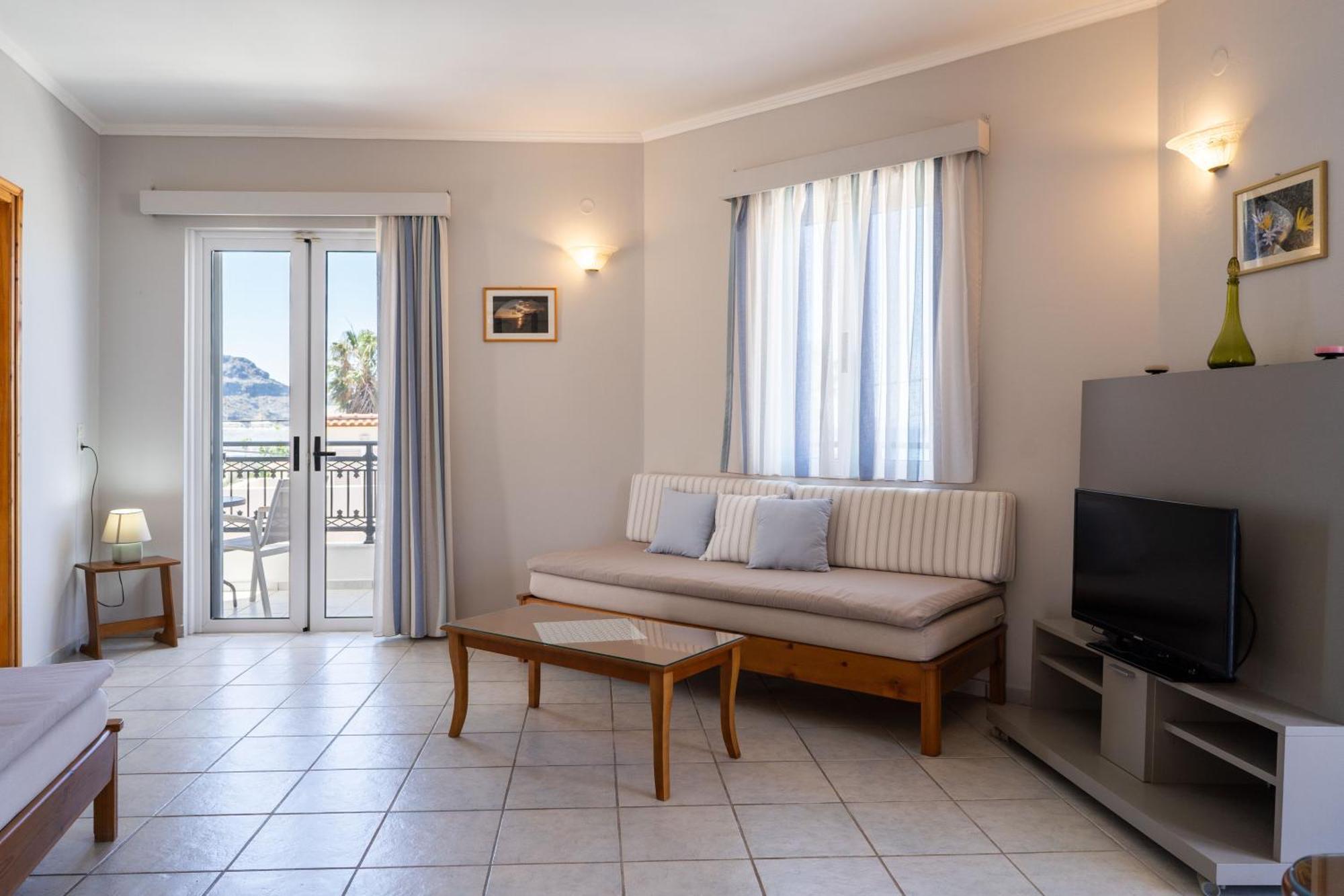 Medousa Studio & Apartments Плакиас Екстериор снимка